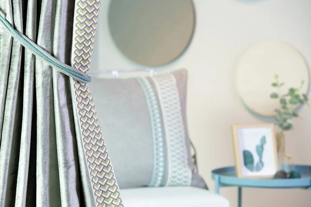 tailored cushion edge detail