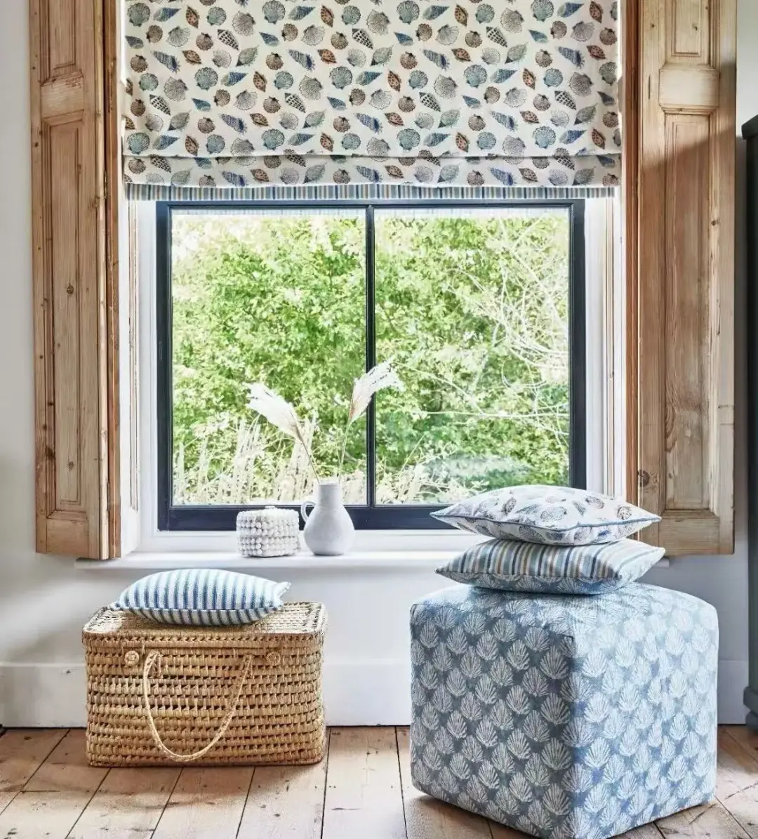 Fitted window seat cushion beneath a Roman blind